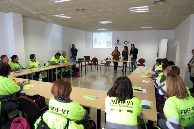 El Ayuntamiento de Caravaca imparte formación complementaria a los alumnos del programa de empleo de limpieza y jardinería