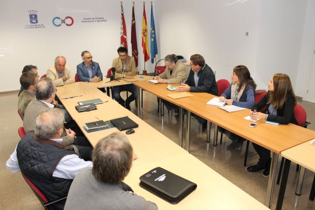 Presentación de el Asamblea General de COSE 2015. En la mesa presidencial, de izquierda a derecha, Francisco Carreño, José Moreno y Juan de Dios Cabezas.