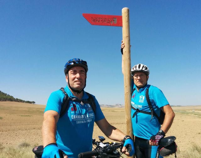 Un grupo de caravaqueños realiza en bicleta el Camino de la Vera Cruz