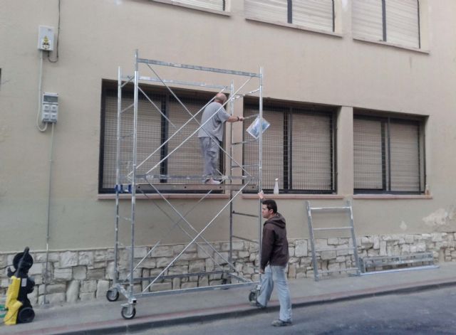 El Ayuntamiento realiza obras de mejora en colegios del municipio aprovechando el periodo vacacional