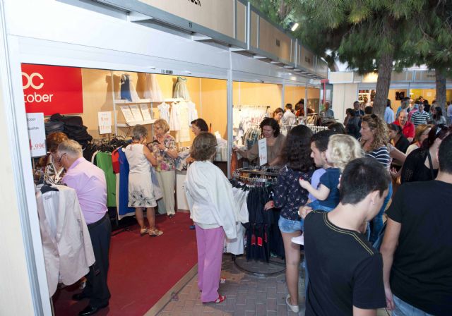 Cerca de medio centenar de comercios caravaqueños participan en el primer Outlet del Noroeste