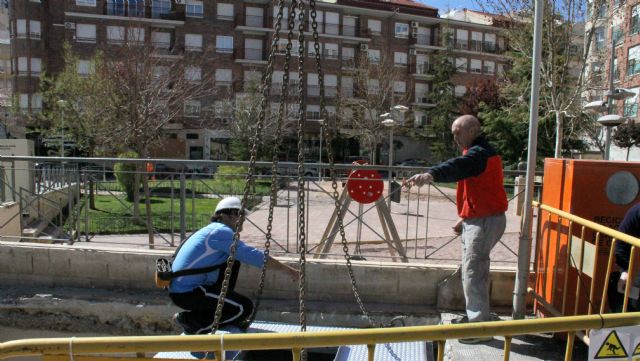 Instalan 4 puntos de contenedores soterrados y colocarán 100 nuevas papeleras en el casco urbano