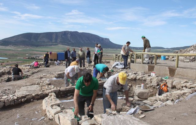 La contratación de 16 personas permite la puesta en valor del yacimiento de 'El Cerro de las Fuentes' de Archivel