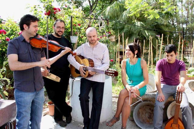 Los sonidos flolk llegan 'A la luna de Barranda' de la mano del grupo Azarbe