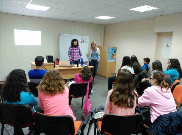 La 'Escuela de Adolescentes' trata este viernes la resolución de conflictos y la violencia en las aulas