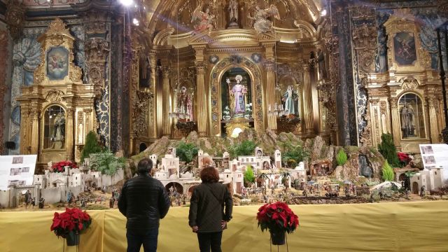 El Belén Municipal de Caravaca, instalado en la iglesia de San José hasta el 7 de enero