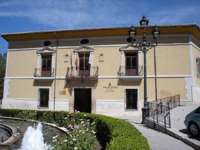 En relación a las manifestaciones públicas sobre cierre de la Biblioteca Municipal en las tardes del mes de agosto