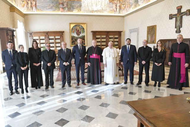 El Papa Francisco conoce los preparativos del Año Jubilar 2024 de Caravaca en una audiencia en la que ha participado el alcalde