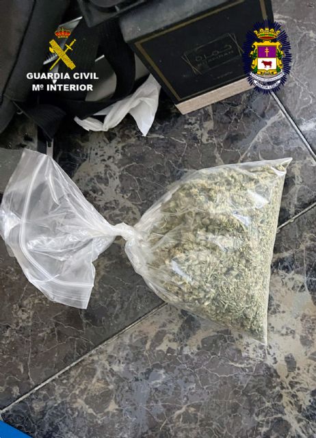 La Guardia Civil desarticula un clan familiar dedicado a la venta de droga con la incautación de más de 400 dosis de cocaína