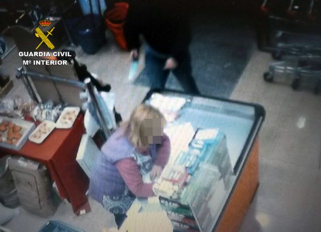 La Guardia Civil detiene al presunto atracador de un comercio en Caravaca de la Cruz