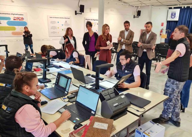 Una exposición muestra el trabajo de digitalización del Archivo Municipal impulsado por el Ayuntamiento a través de un programa de empleo y formación con jóvenes