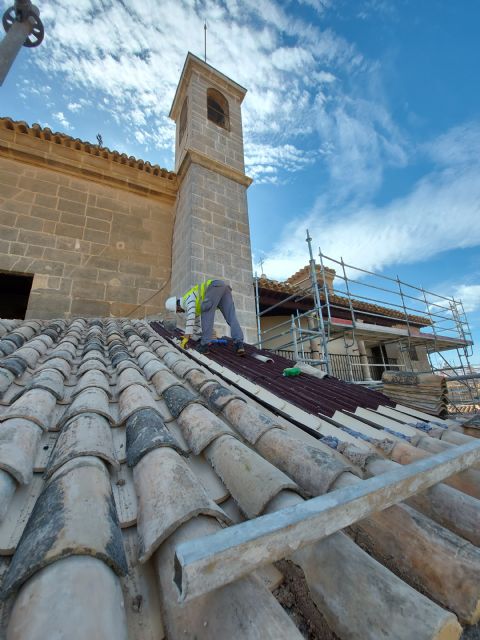 El Ayuntamiento de Caravaca amplía el proyecto de restauración de la fachada de la Basílica de la Vera Cruz para aplicar un nuevo método de limpieza que devolverá a la piedra su color original