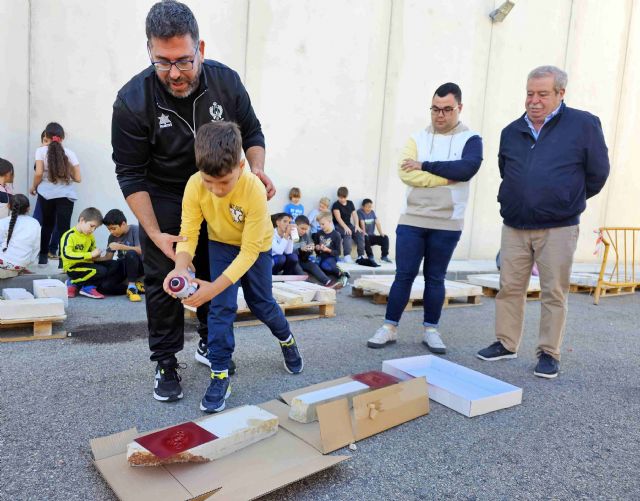 El Colegio 'Sierra de Mojantes' de Archivel se implica en la señalización del Camino Espiritual del Sur