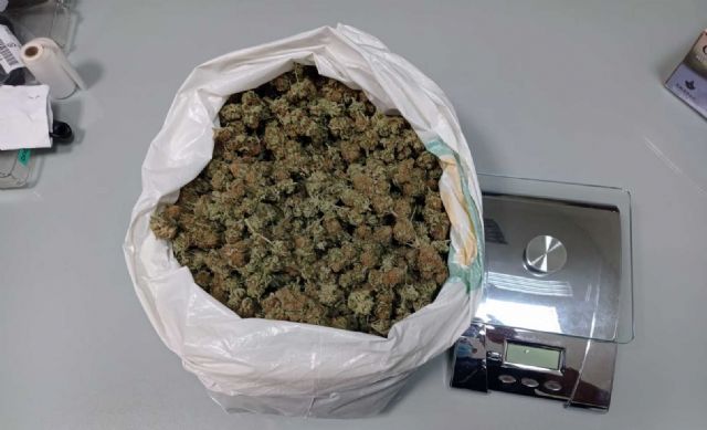 La Policía de Caravaca detiene en la vía pública a dos personas con más de 500 gramos de marihuana