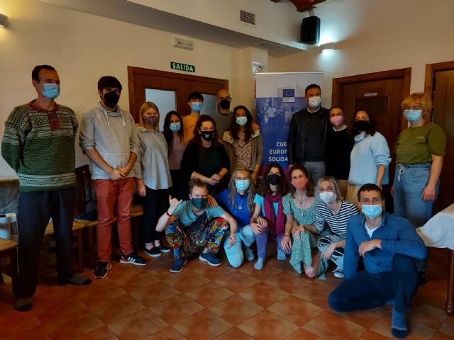 El albergue municipal de La Almudema reabre sus puertas tras años cerrado con un intercambio Erasmus Plus en el que participan jóvenes de diversos países europeos