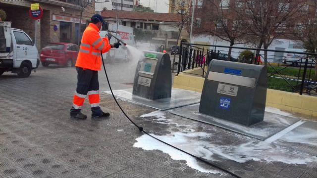 El Ayuntamiento de Caravaca refuerza los servicios municipales de limpieza para labores de desinfección de calles y edificios públicos del casco urbano y pedanías