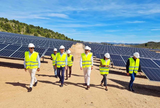 Caravaca estrena un parque solar con capacidad para suministrar el consumo anual de energía de 3.300 hogares