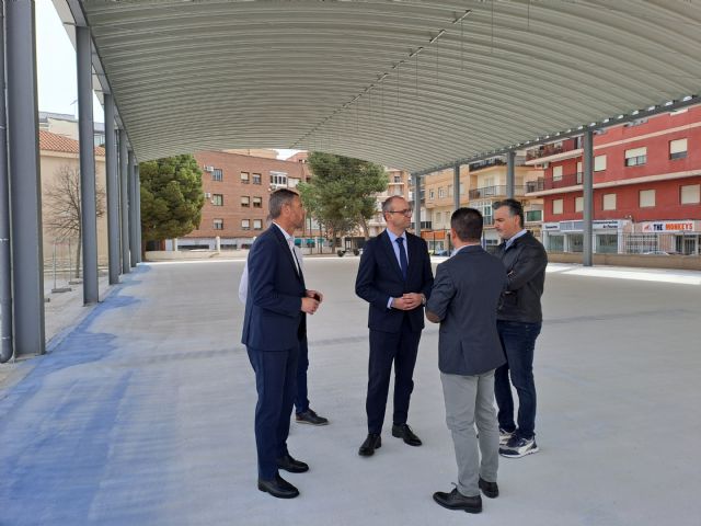 Las obras de la cubierta de la pista polideportiva del colegio Santa Cruz finalizarán el próximo mes