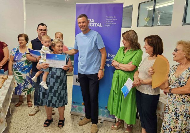 El programa 'Era Digital' forma a más de 200 mayores de las pedanías de Caravaca en el uso de las nuevas tecnologías