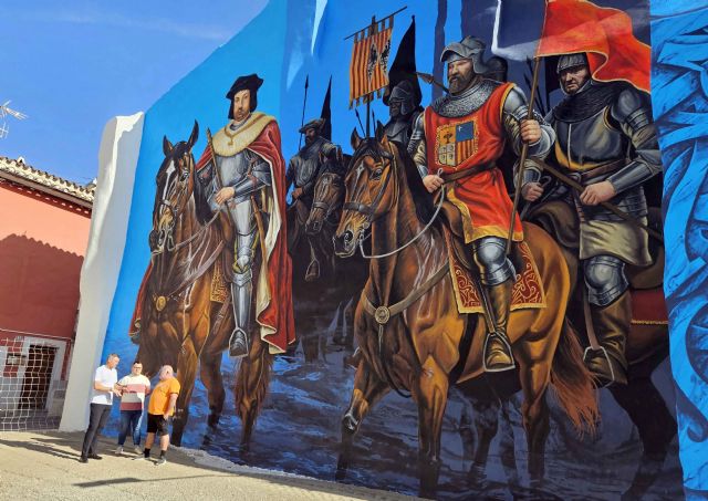 Caravaca incorpora una nueva obra de arte urbano inspirada en la visita del Rey Fernando 'El Católico' a la Vera Cruz