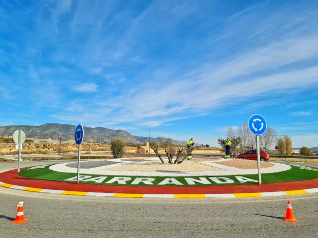 Las siete rotondas de acceso a las pedanías de Caravaca mejoran su imagen con un programa de empleo público dirigido por el Ayuntamiento