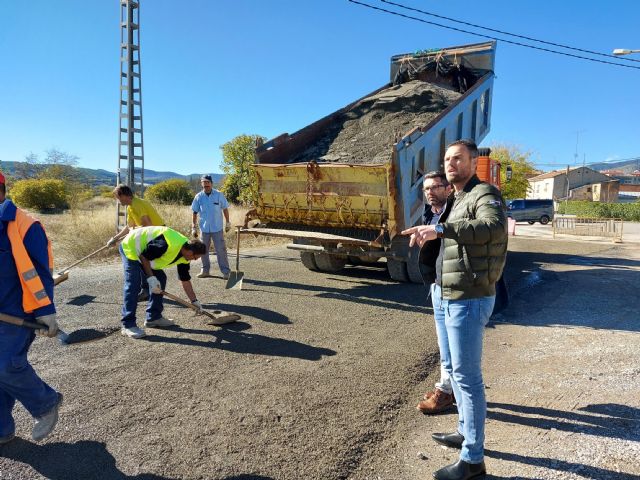 El Ayuntamiento de Caravaca realiza obras de mejora y asfaltado en el Camino de la Estación