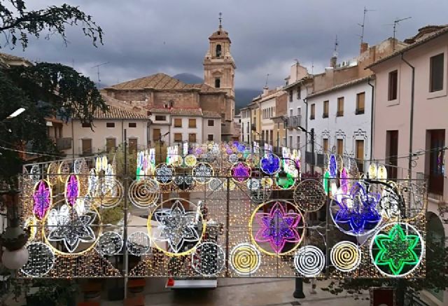 La Concejalía de Festejos enciende la iluminación especial de fiestas en el pregón de este domingo