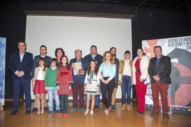 Presentada la revista de las fiestas patronales, con más de 1.500 imágenes repartidas en los tomos festero, institucional e infantil