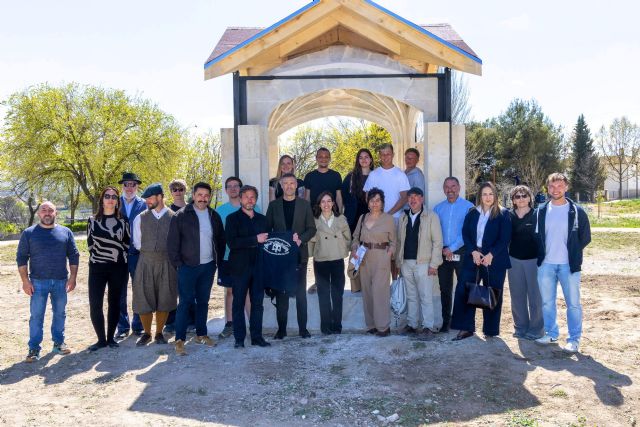 El Parque Mayrena acoge la construcción en piedra natural 'La primera morada' en homenaje a Santa Teresa