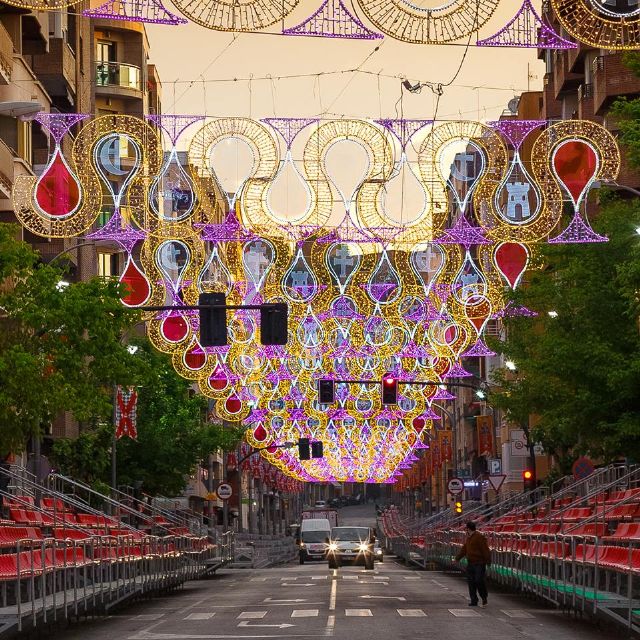 Caravaca estrena un novedoso alumbrado de fiestas en la Gran Vía