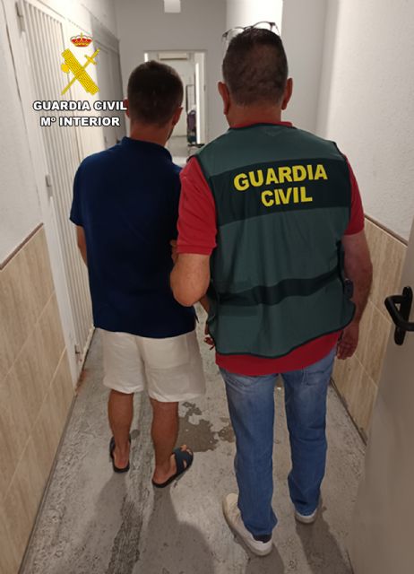 La Guardia Civil detiene en Torrevieja a los dos presuntos autores de un robo en una vivienda de Caravaca de la Cruz
