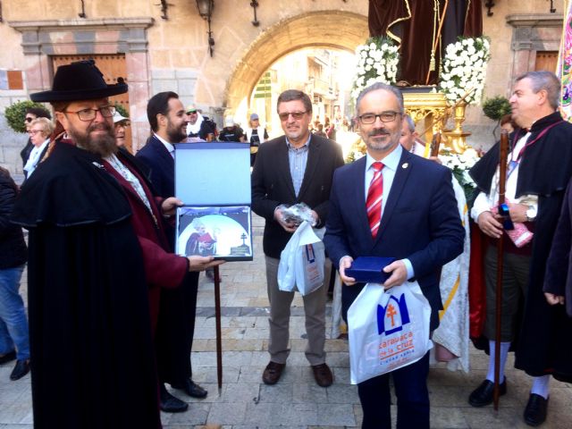 a Hermandad de Romeros de San Ginés peregrina a Caravaca, con la imagen de su titular, patrón de Cartagena