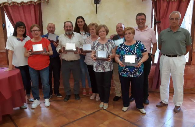 Los trabajadores municipales jubilados en el último año reciben un homenaje en la festividad de Santa Rita