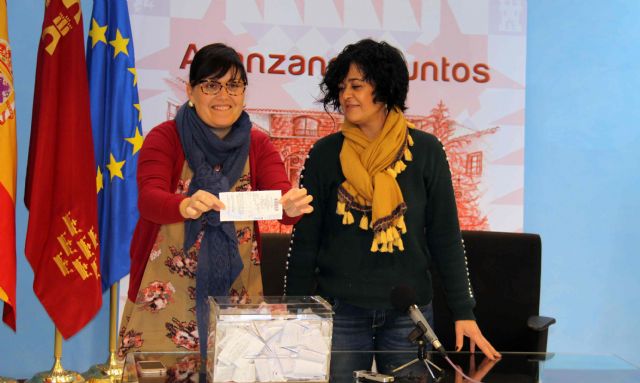 La Concejalía de Comercio premia a través de dos concursos a los clientes de la actividad ‘Compras navideñas’