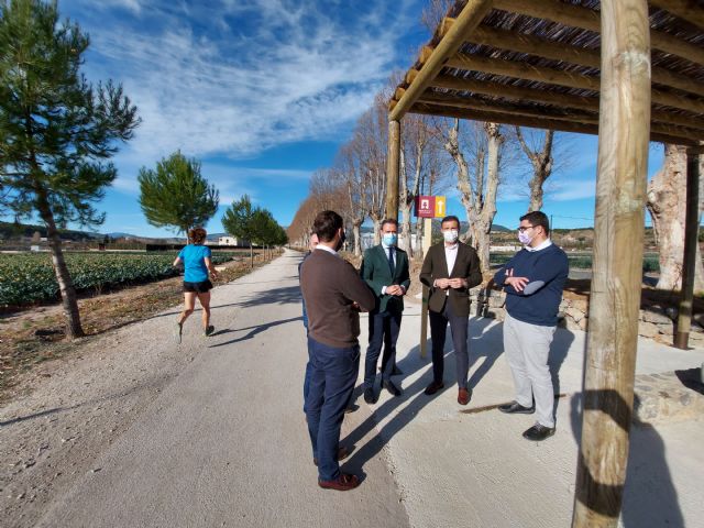 La Comunidad invierte 100.000 euros en diez zonas de sombraje y actuaciones de mejora en la Vía Verde del Noroeste que culmina en Caravaca