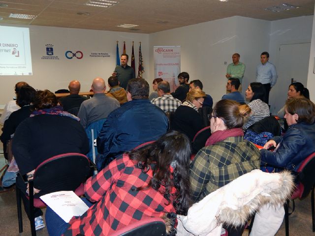 Emprendedores caravaqueños asisten a un taller Cercam sobre las posibilidades del negocio electrónico