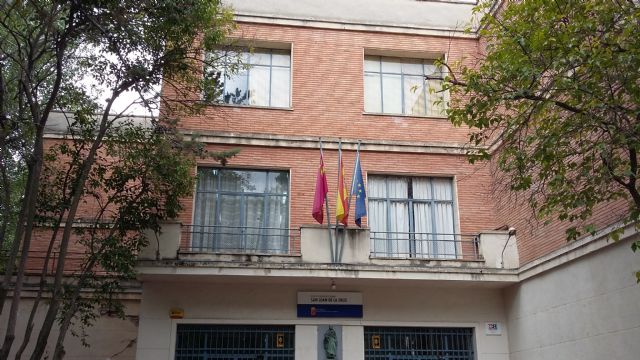 El Gobierno regional invertirá casi 300.000 euros en la sustitución completa de ventanas y puertas del IES San Juan de la Cruz