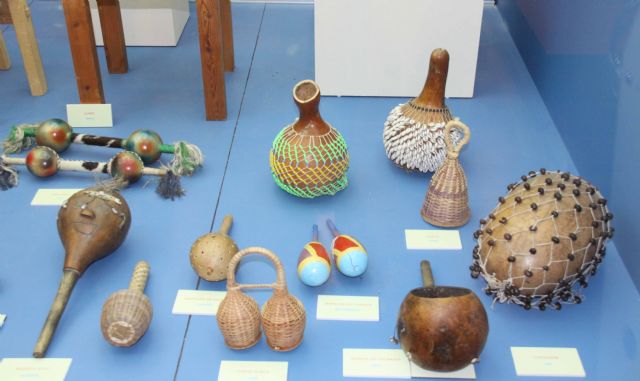 La exposición sobre los instrumentos de la esclavitud del Museo de la Música viaja a Costa Rica