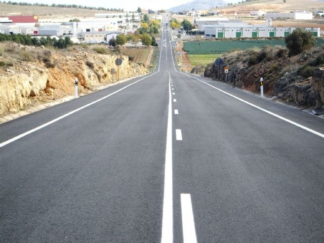 La Comunidad invierte 420.000 euros en la mejora de la carretera entre Caravaca de la Cruz y Barranda