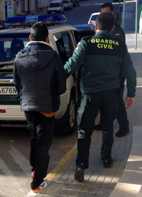 La Guardia Civil detiene a cinco jóvenes por un delito de agresión sexual a una menor