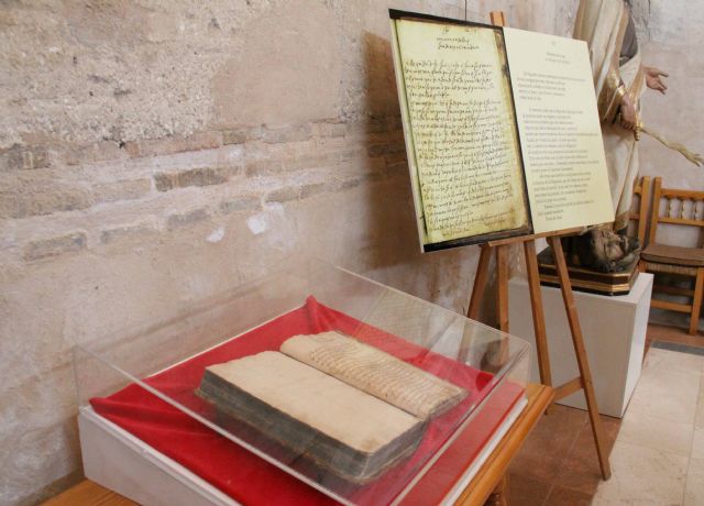 La carta manuscrita de Santa Teresa se expone en la capilla que lleva su nombre del convento de los Carmelitas
