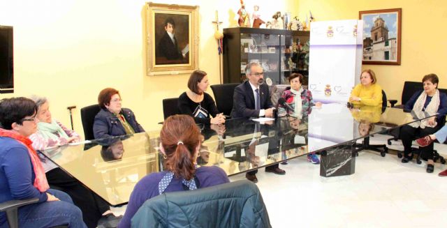 El Ayuntamiento entrega las subvenciones a las tres delegaciones locales de Cáritas