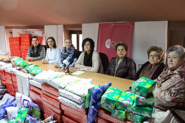 Cáritas y Cruz Roja reciben más de 200 juguetes gracias a la iniciativa 'Luces Solidarias'