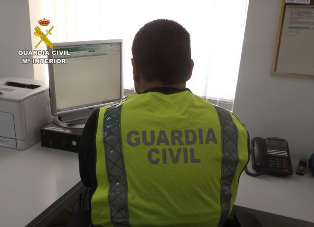La Guardia Civil esclarece la sustracción de 900 euros extraviados en una sucursal bancaria por una cliente