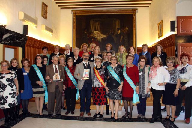 Las candidatas a reinas y damas de la Federación de Mayores de Murcia visitan Caravaca