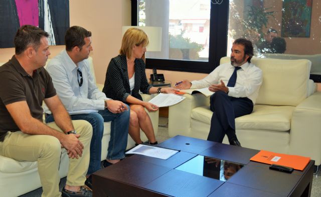El consejero de Fomento se reúne con la alcaldesa de Campos del Río