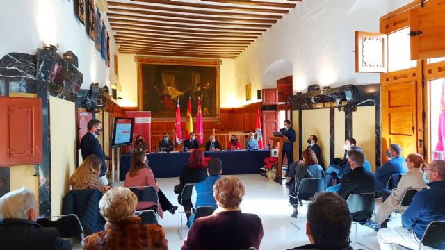 Tres proyectos vinculados a las Ciencias de la Salud de la Universidad de Murcia reciben en el Ayuntamiento de Caravaca los 'Premios a la Investigación' de la Fundación Robles Chillida