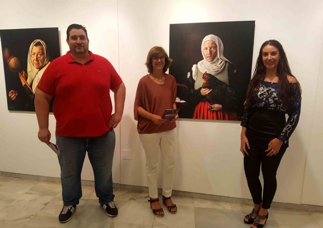 La Casa de la Cultura acoge la exposición de la fotógrafa Sonia Muñoz, con recreaciones de grandes obras de la pintura