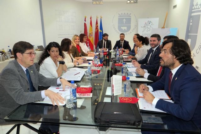 El Consejo de Gobierno de la Región de Murcia se desplaza a Caravaca para abordar proyectos estratégicos del municipio y dar su apoyo a la candidatura UNESCO de los Caballos del Vino