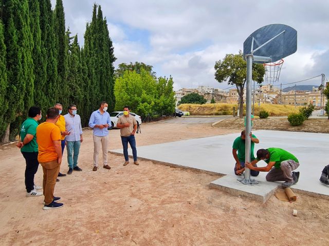 El Ayuntamiento de Caravaca habilita zonas de juego en los exteriores del pabellón Corbalán para fomentar la práctica deportiva al aire libre